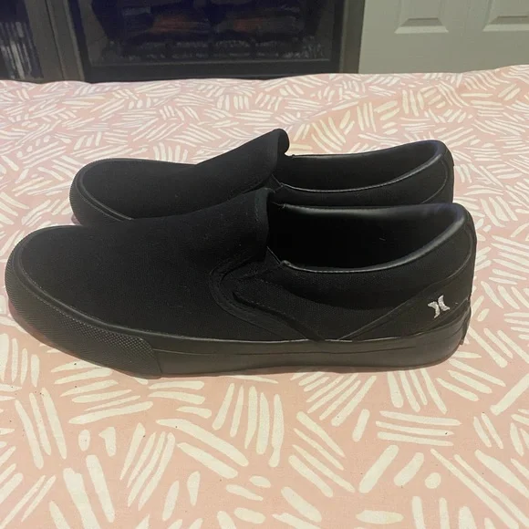 Hurley Men’s Black Slip-On Sneakers; 8M - Picture 2 of 5